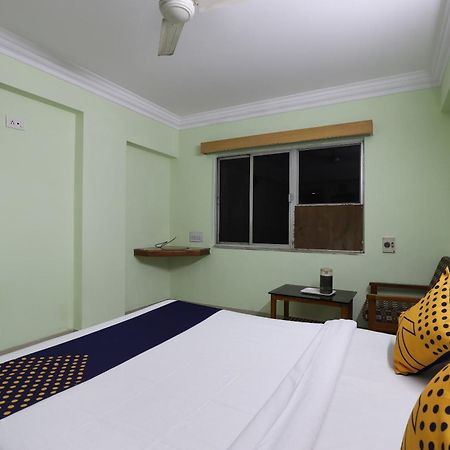 Spot On Hotel Hilltop Vadodara Exterior foto