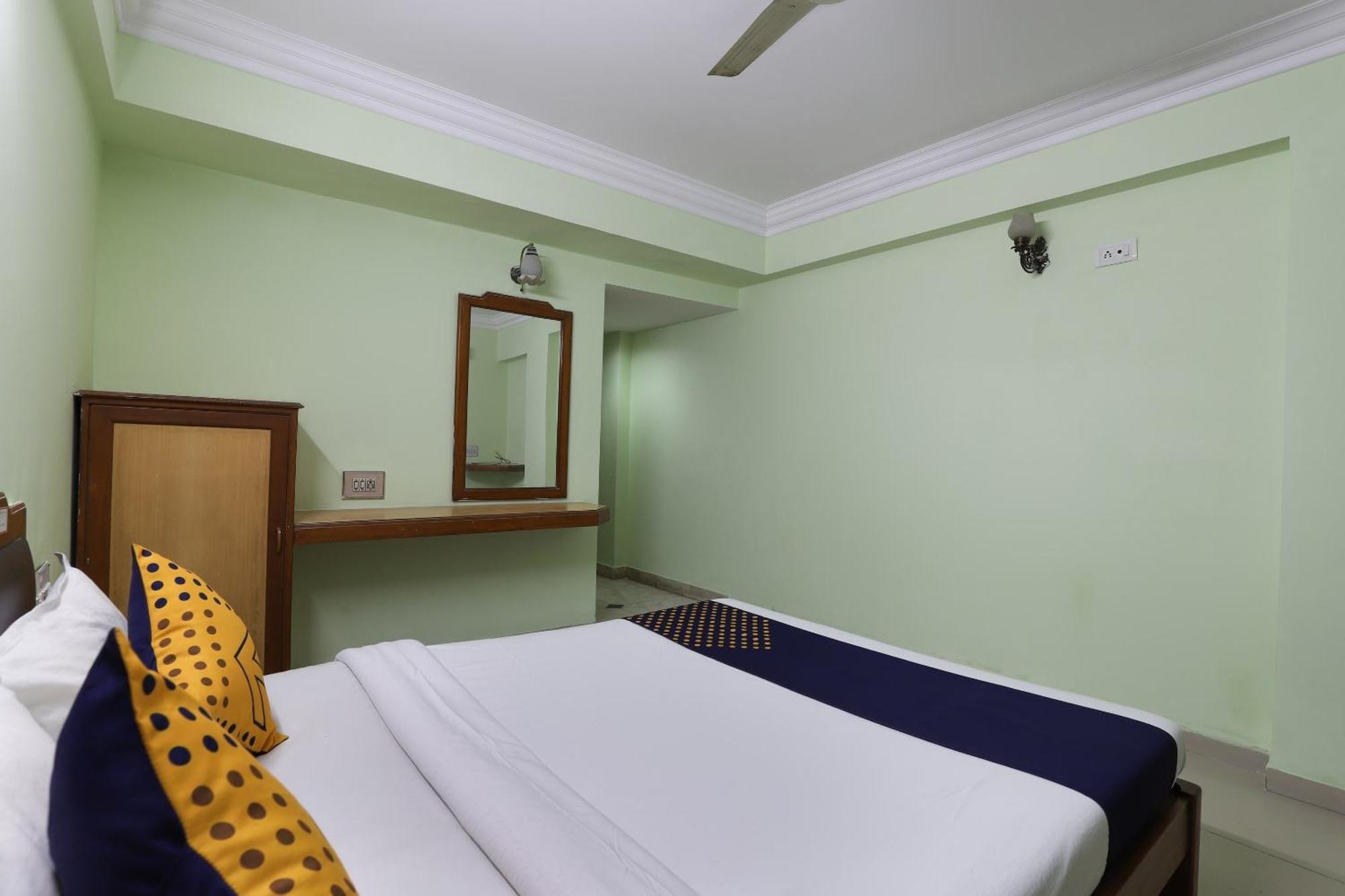 Spot On Hotel Hilltop Vadodara Exterior foto