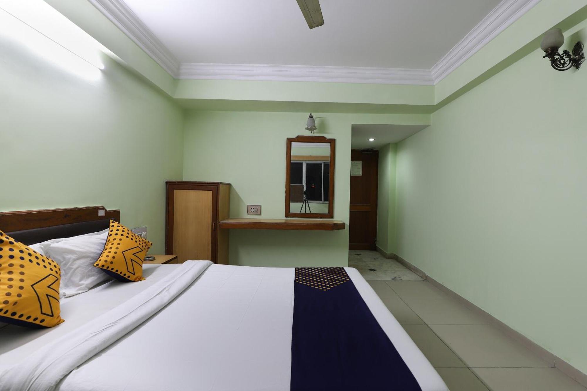 Spot On Hotel Hilltop Vadodara Exterior foto