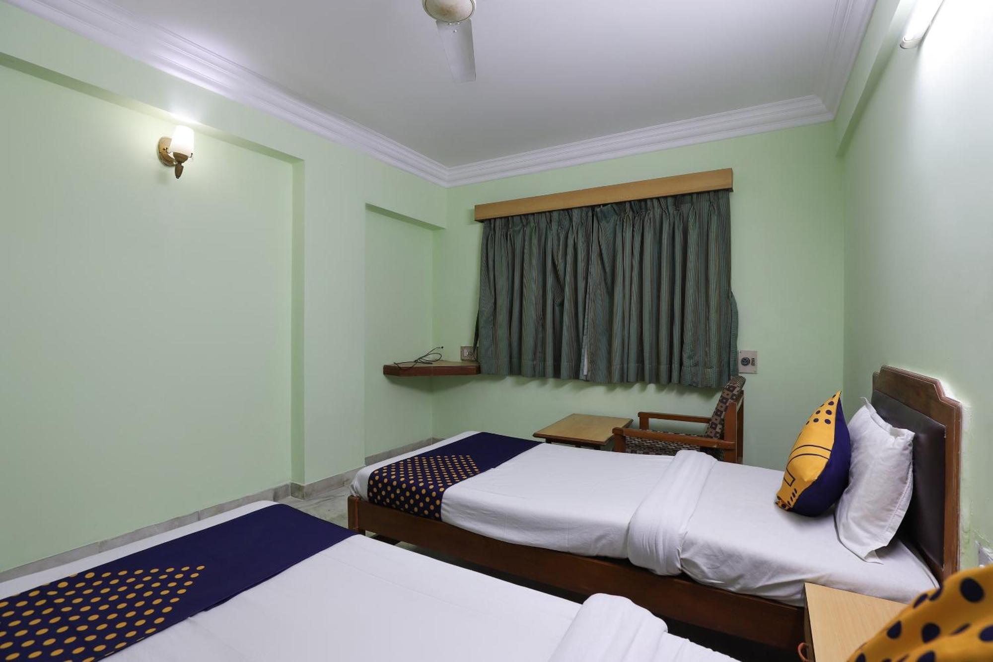 Spot On Hotel Hilltop Vadodara Exterior foto